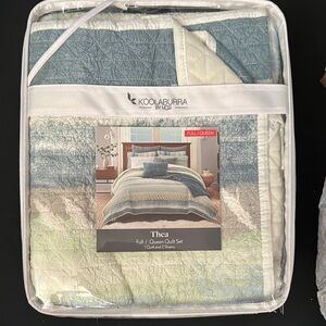 Koolaburra Thea Full/Queen Quilt Set - Blue and Cream